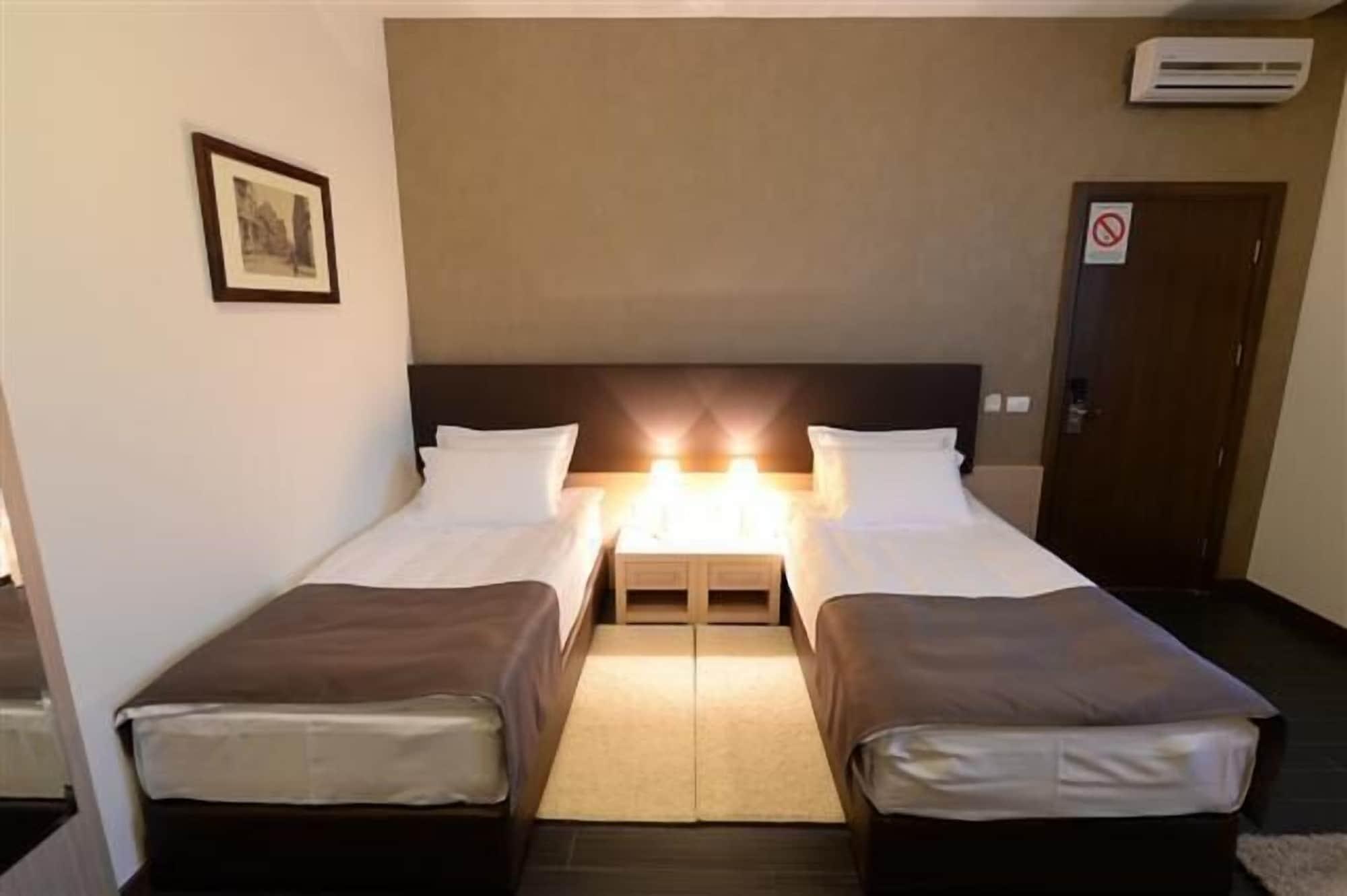 בלגרד Hotel Majdan מראה חיצוני תמונה